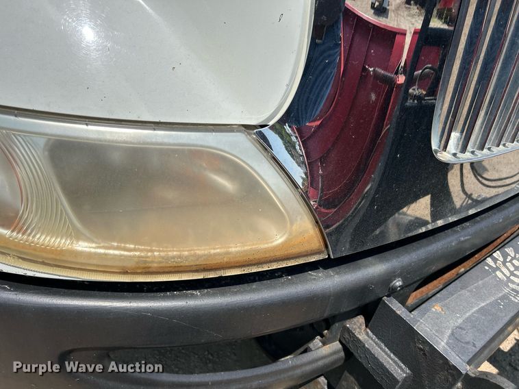 image for item DS8773 2013 International TranStar 8600  spreader truck