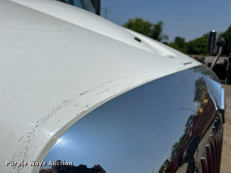 image for item DS8773 2013 International TranStar 8600  spreader truck