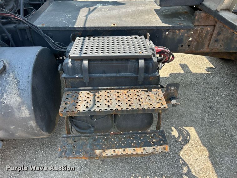 image for item DS8773 2013 International TranStar 8600  spreader truck