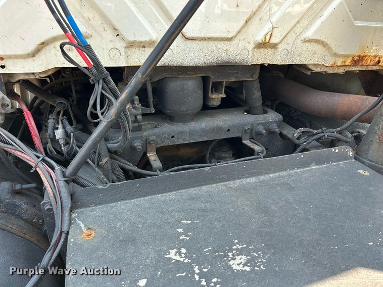 image for item DS8773 2013 International TranStar 8600  spreader truck