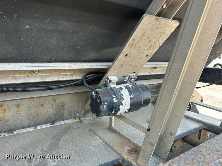 image for item DS8773 2013 International TranStar 8600  spreader truck