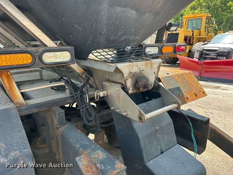 image for item DS8773 2013 International TranStar 8600  spreader truck