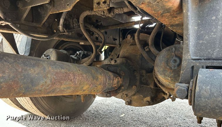 image for item DS8773 2013 International TranStar 8600  spreader truck