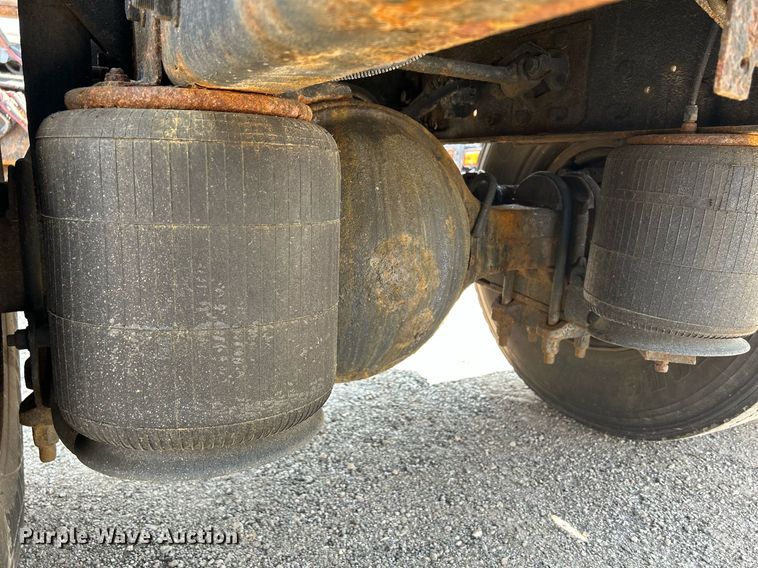 image for item DS8773 2013 International TranStar 8600  spreader truck