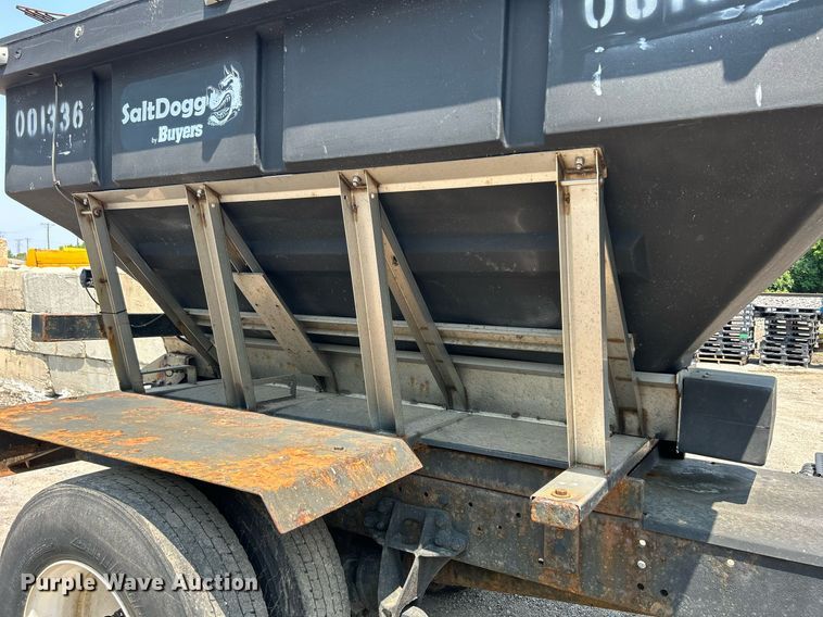 image for item DS8773 2013 International TranStar 8600  spreader truck