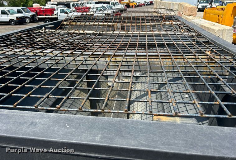 image for item DS8773 2013 International TranStar 8600  spreader truck