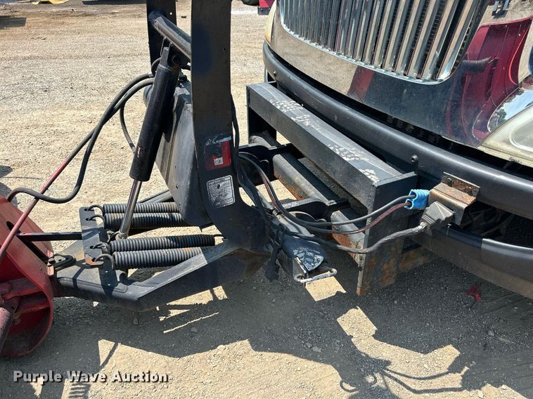 image for item DS8773 2013 International TranStar 8600  spreader truck