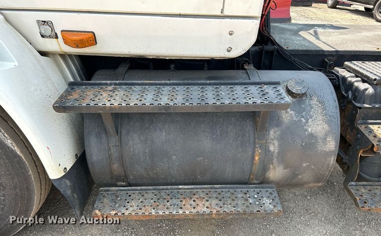 image for item DS8773 2013 International TranStar 8600  spreader truck