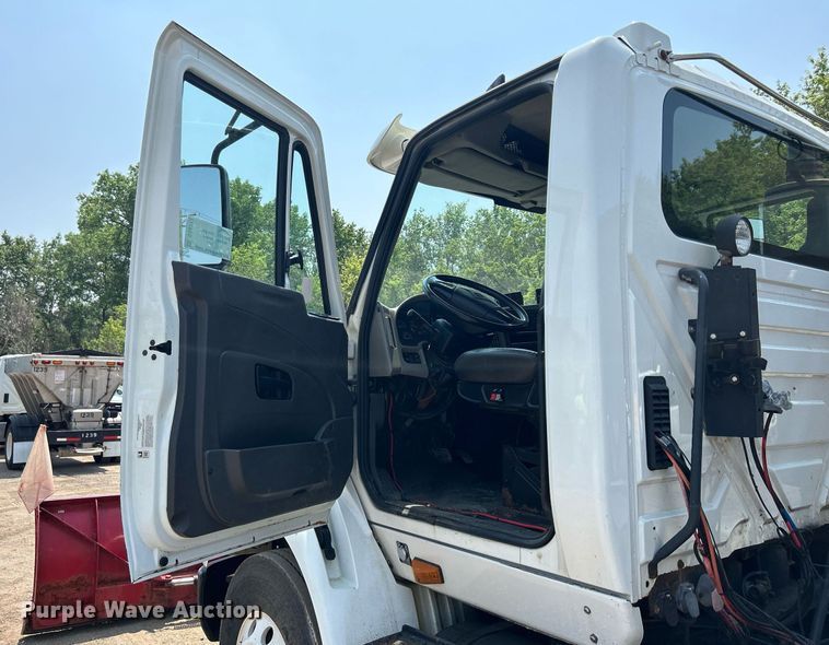 image for item DS8773 2013 International TranStar 8600  spreader truck