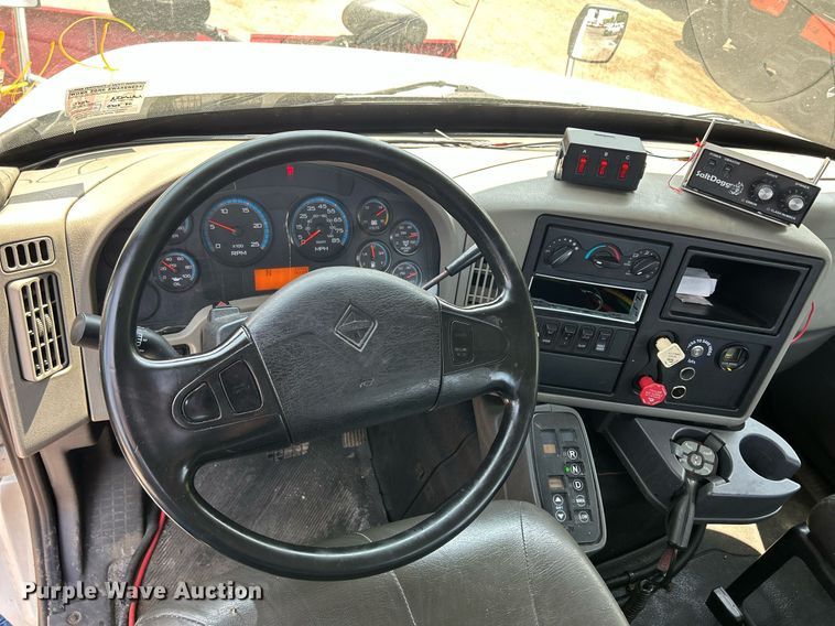 image for item DS8773 2013 International TranStar 8600  spreader truck