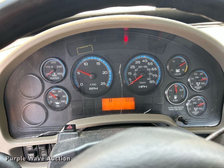 image for item DS8773 2013 International TranStar 8600  spreader truck