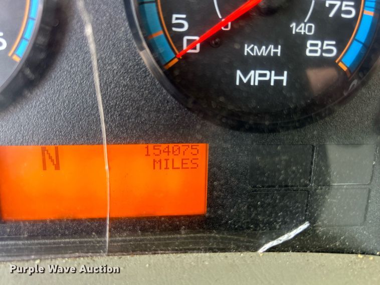 image for item DS8773 2013 International TranStar 8600  spreader truck