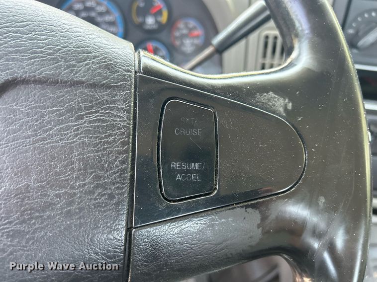 image for item DS8773 2013 International TranStar 8600  spreader truck