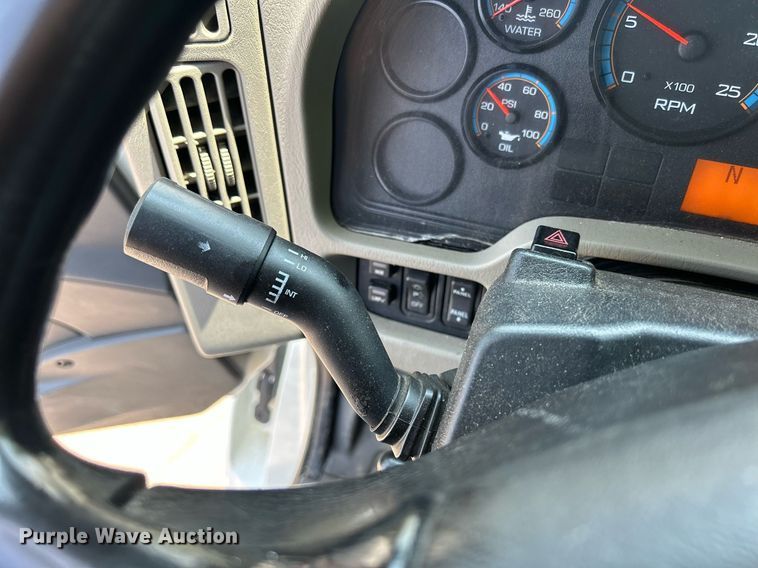 image for item DS8773 2013 International TranStar 8600  spreader truck