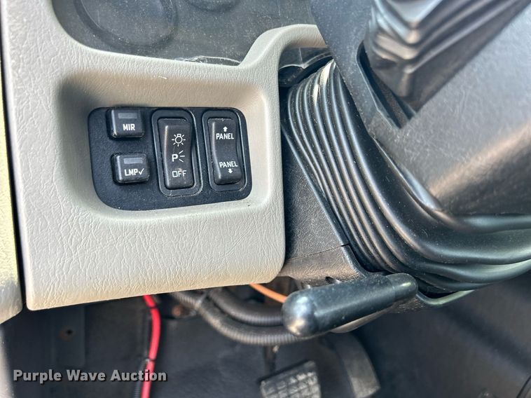 image for item DS8773 2013 International TranStar 8600  spreader truck