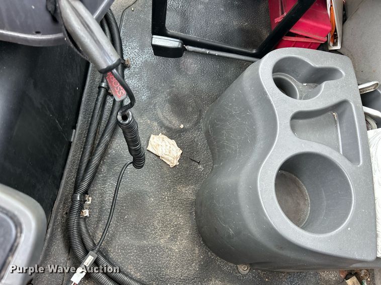 image for item DS8773 2013 International TranStar 8600  spreader truck