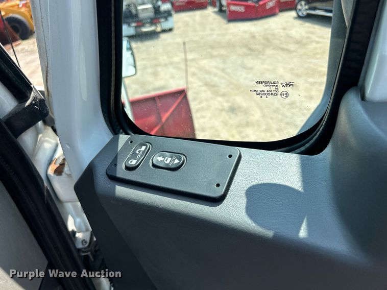 image for item DS8773 2013 International TranStar 8600  spreader truck