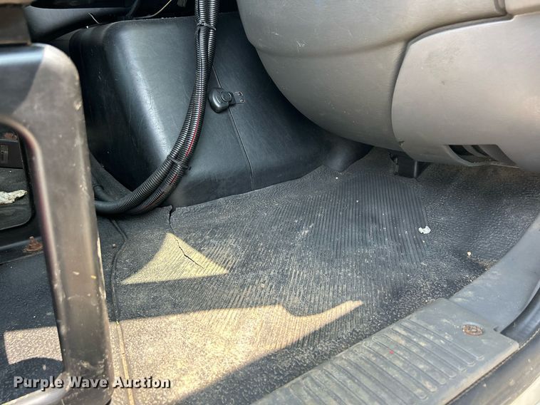 image for item DS8773 2013 International TranStar 8600  spreader truck