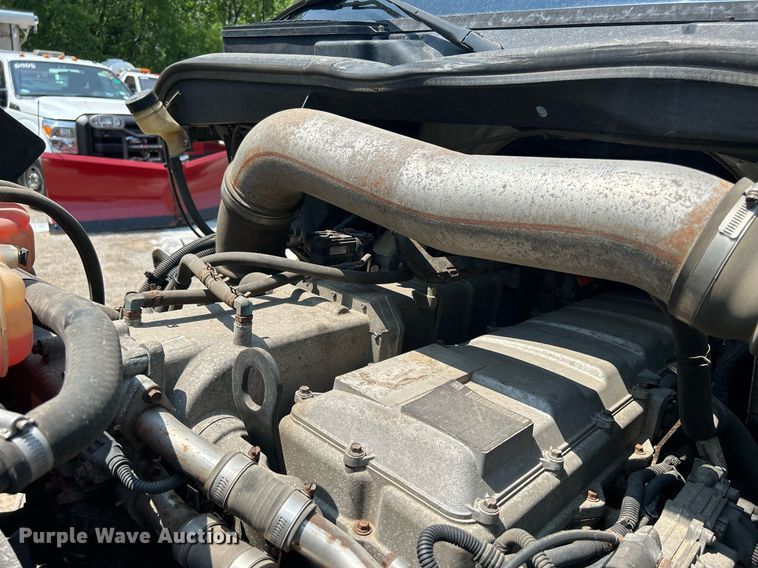 image for item DS8773 2013 International TranStar 8600  spreader truck