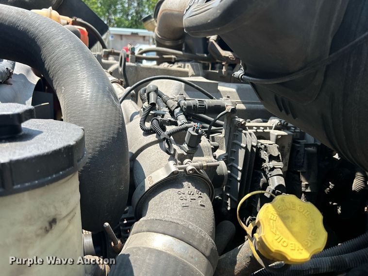 image for item DS8773 2013 International TranStar 8600  spreader truck