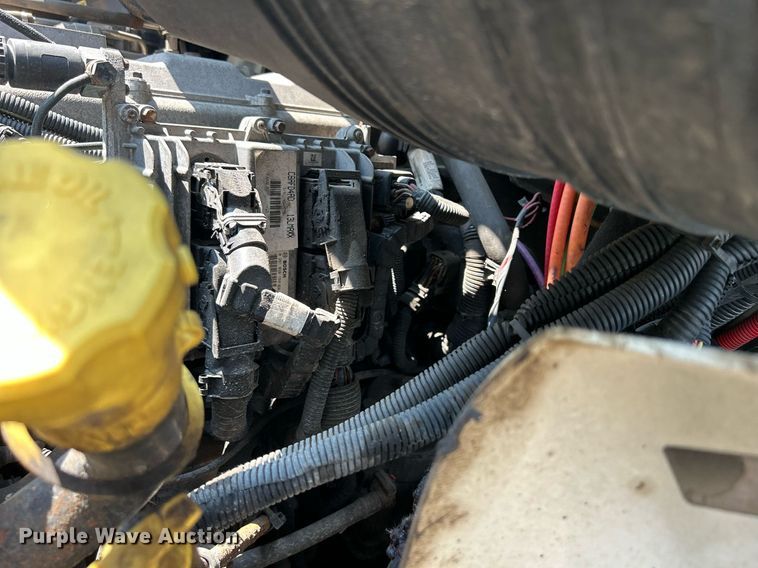 image for item DS8773 2013 International TranStar 8600  spreader truck