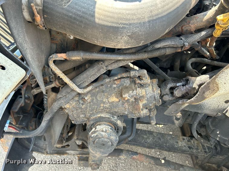 image for item DS8773 2013 International TranStar 8600  spreader truck