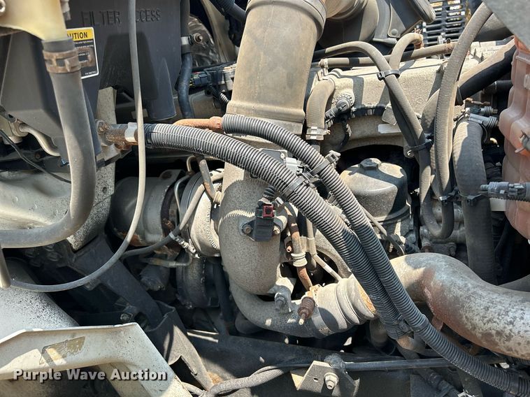 image for item DS8773 2013 International TranStar 8600  spreader truck