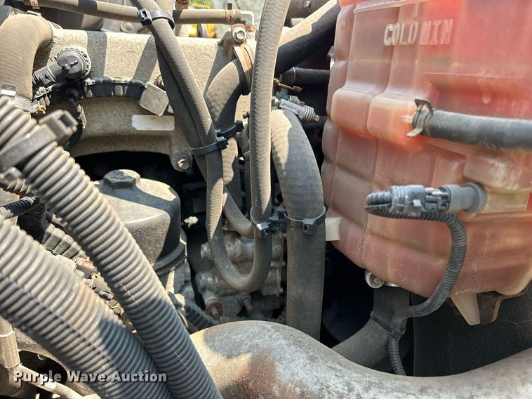 image for item DS8773 2013 International TranStar 8600  spreader truck