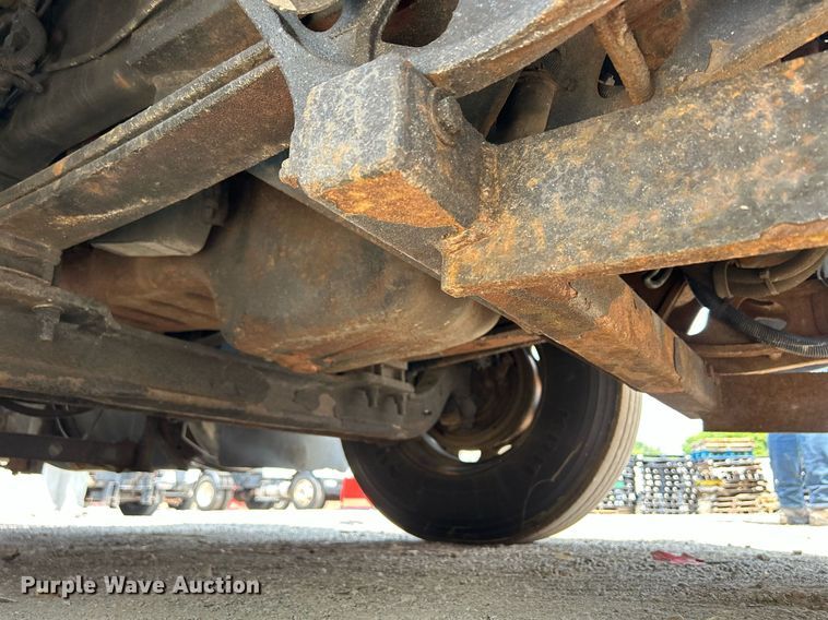 image for item DS8773 2013 International TranStar 8600  spreader truck