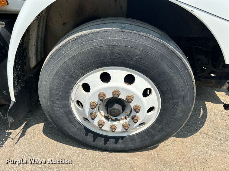 image for item DS8773 2013 International TranStar 8600  spreader truck