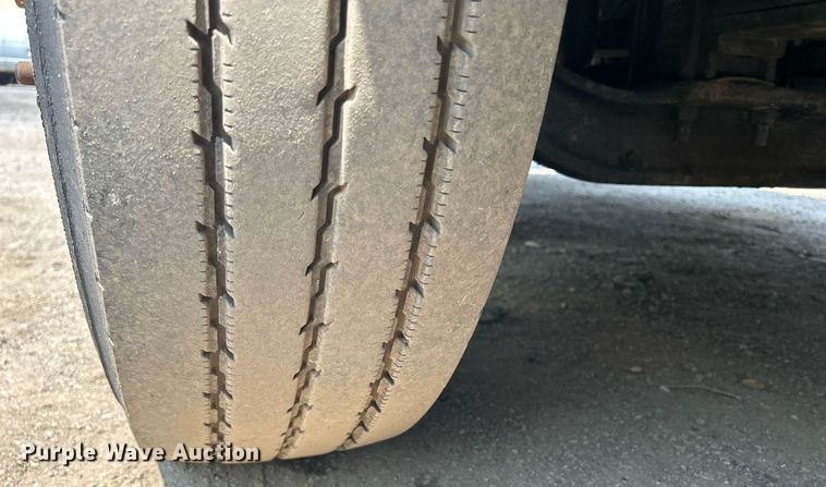 image for item DS8773 2013 International TranStar 8600  spreader truck