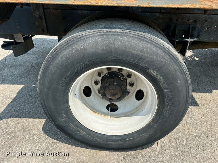 image for item DS8773 2013 International TranStar 8600  spreader truck