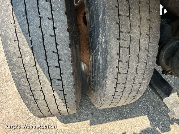 image for item DS8773 2013 International TranStar 8600  spreader truck