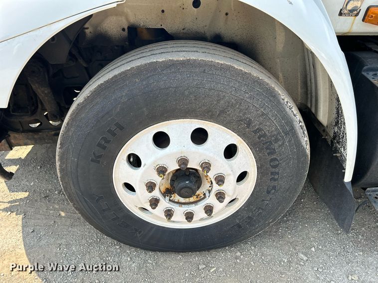 image for item DS8773 2013 International TranStar 8600  spreader truck