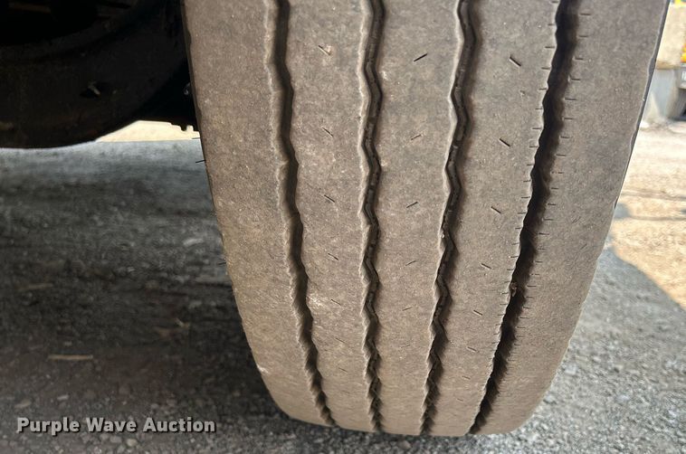 image for item DS8773 2013 International TranStar 8600  spreader truck