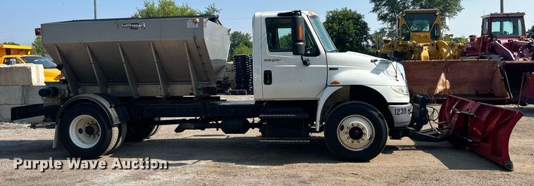 image for item DS8786 2014 International DuraStar 4300  spreader truck