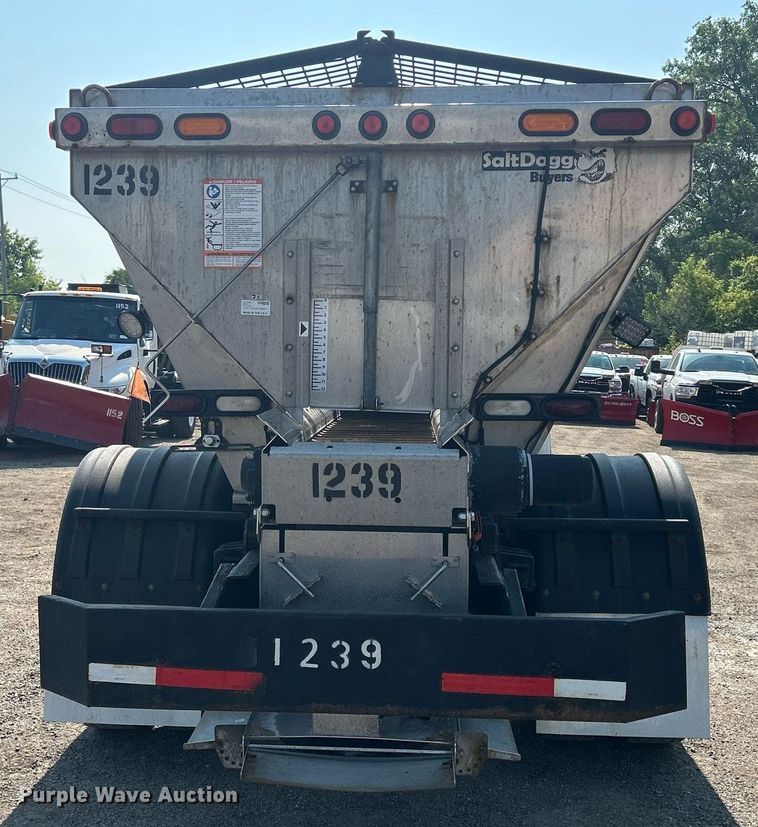 image for item DS8786 2014 International DuraStar 4300  spreader truck