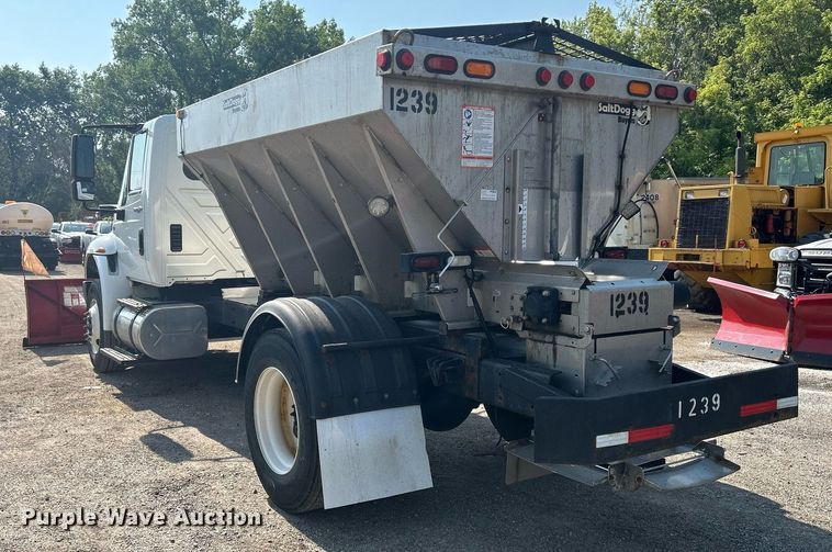 image for item DS8786 2014 International DuraStar 4300  spreader truck