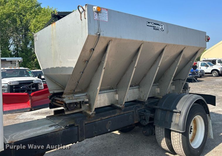 image for item DS8786 2014 International DuraStar 4300  spreader truck