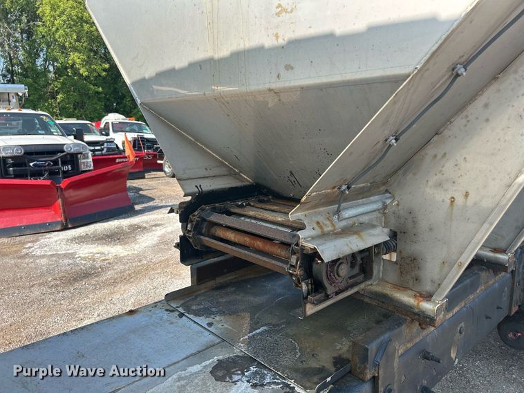 image for item DS8786 2014 International DuraStar 4300  spreader truck