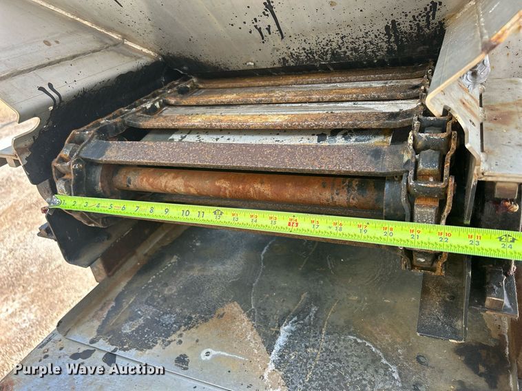 image for item DS8786 2014 International DuraStar 4300  spreader truck