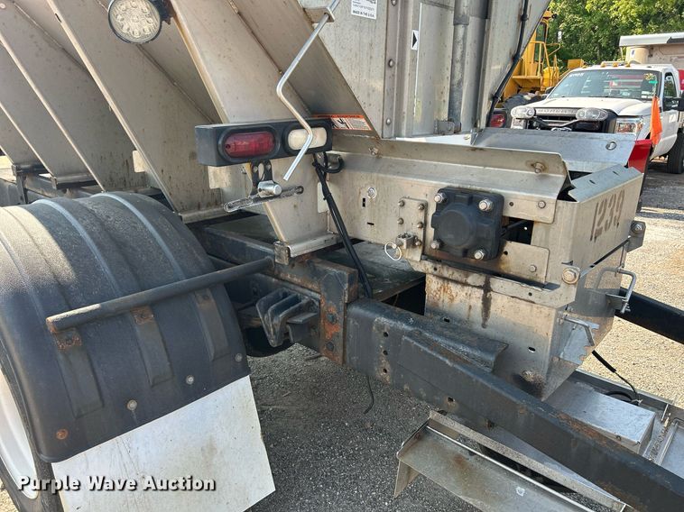 image for item DS8786 2014 International DuraStar 4300  spreader truck