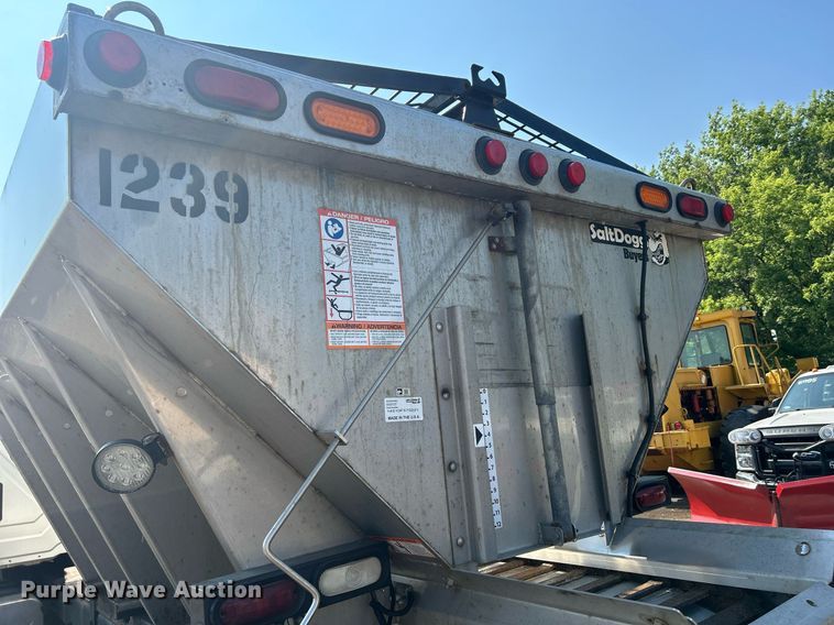 image for item DS8786 2014 International DuraStar 4300  spreader truck