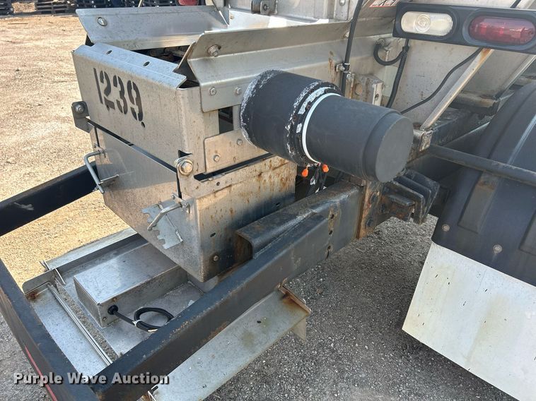 image for item DS8786 2014 International DuraStar 4300  spreader truck