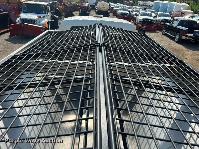 image for item DS8786 2014 International DuraStar 4300  spreader truck