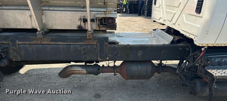 image for item DS8786 2014 International DuraStar 4300  spreader truck