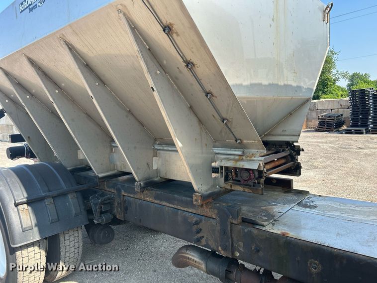 image for item DS8786 2014 International DuraStar 4300  spreader truck