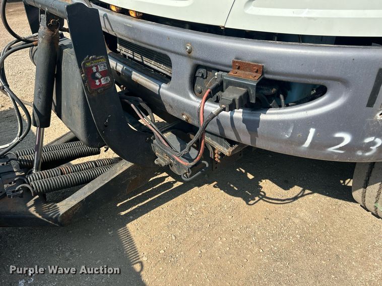 image for item DS8786 2014 International DuraStar 4300  spreader truck