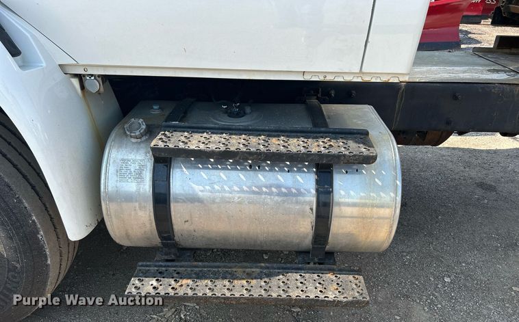 image for item DS8786 2014 International DuraStar 4300  spreader truck