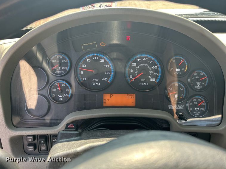 image for item DS8786 2014 International DuraStar 4300  spreader truck